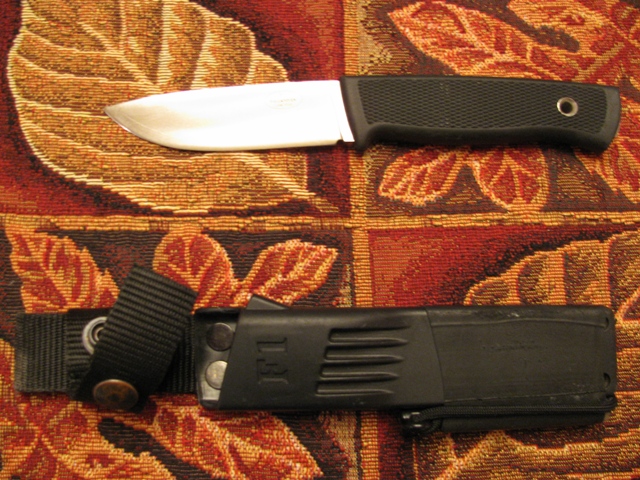 Fallkniven F1 with modified Zytel Sheath