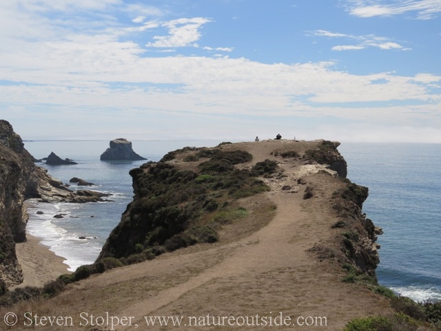 Trail along spine of Arch Rock