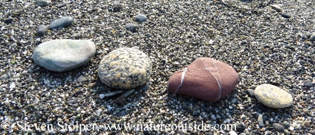 I have been seeing photos of colorful rocks on the beach. So I thought I'd try one. I forgot the name for this type of photo.