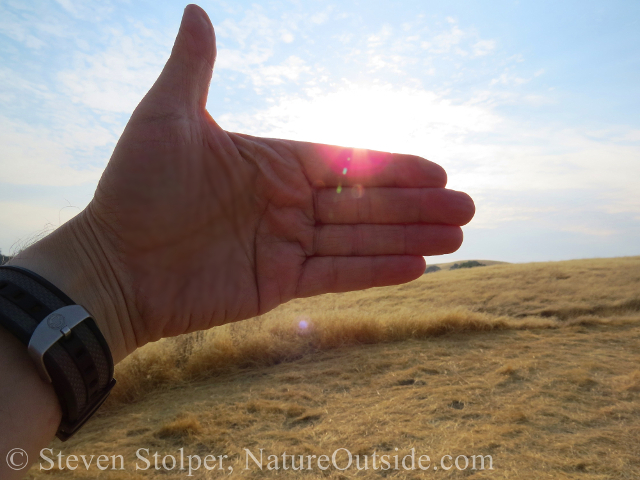 hand measures daylight using the Sun